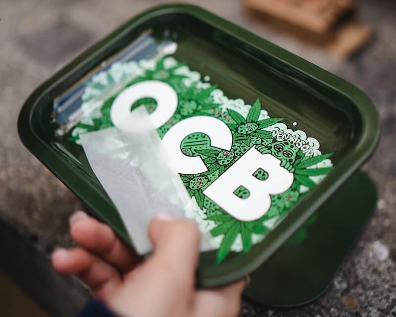 Mini metal tray magnetised lid Venyason x OCB Special Edition